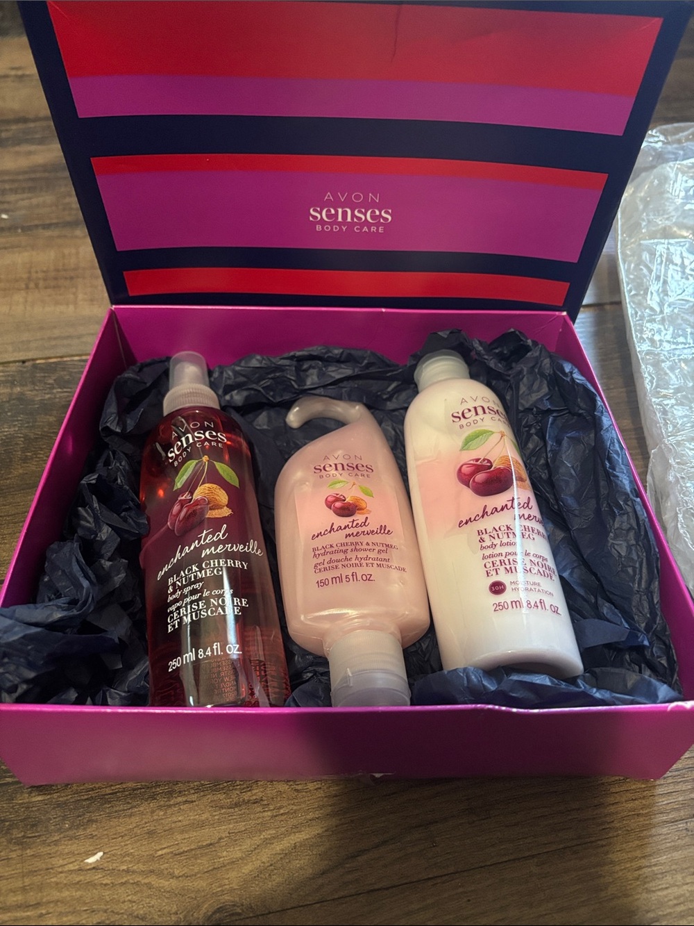 Avon Senses Enchanted Merveille Black Cherry & Nutmeg Bath & Body Set - Pink